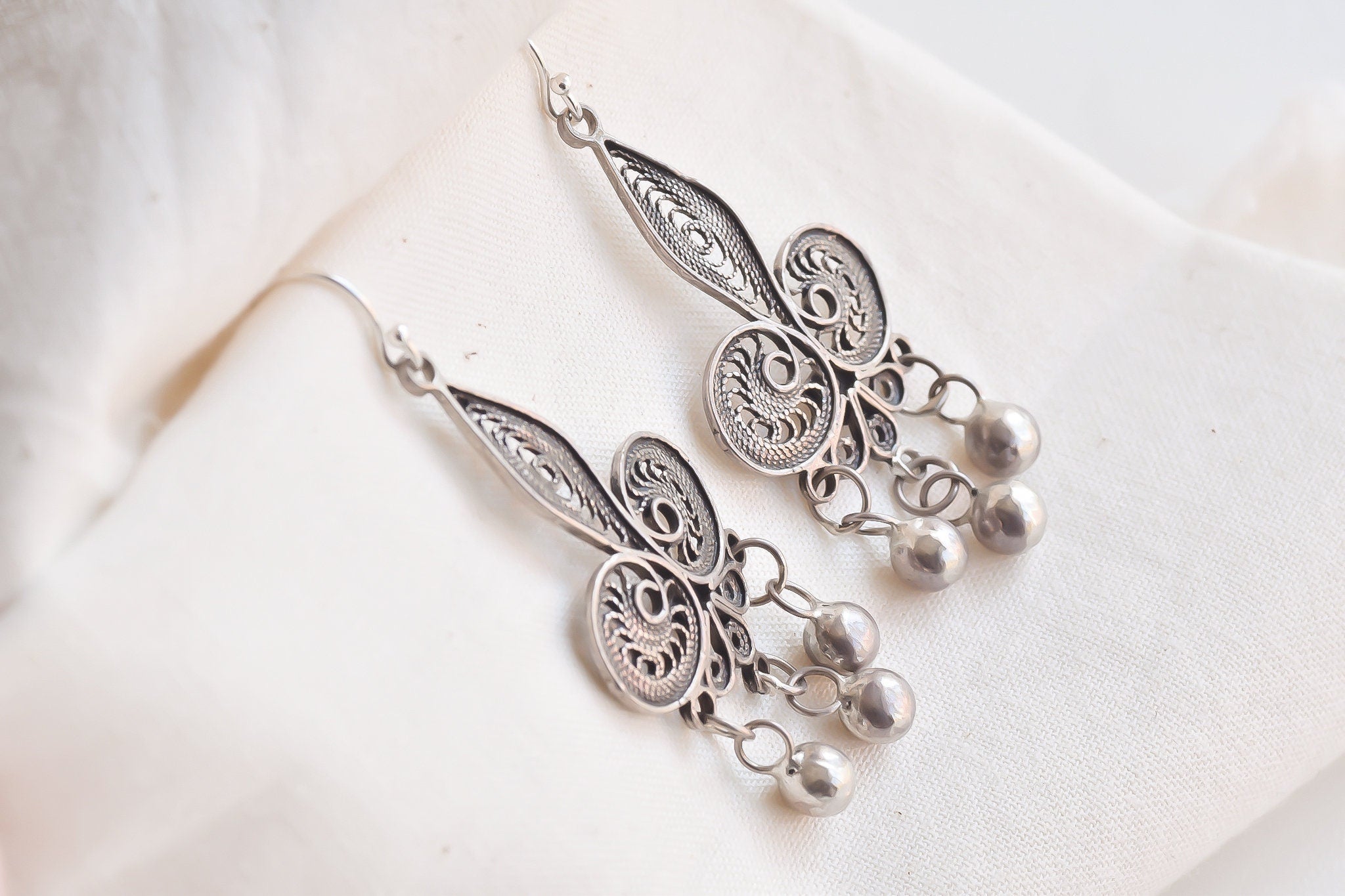 Vintage Fleur-de-Lis Filigree Earrings