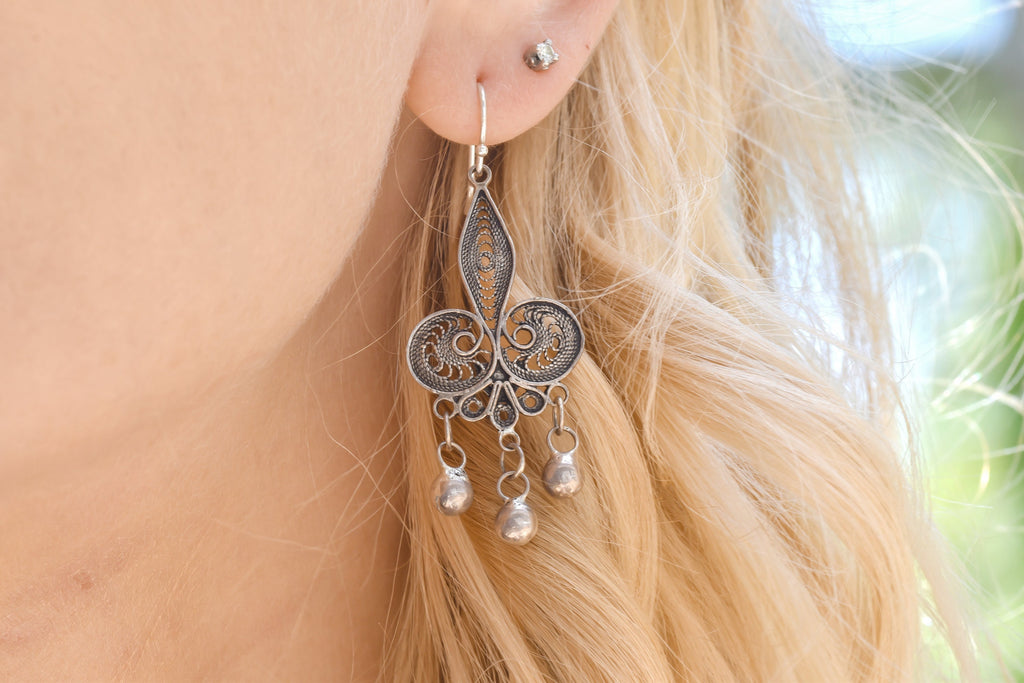 Vintage Fleur-de-Lis Filigree Earrings
