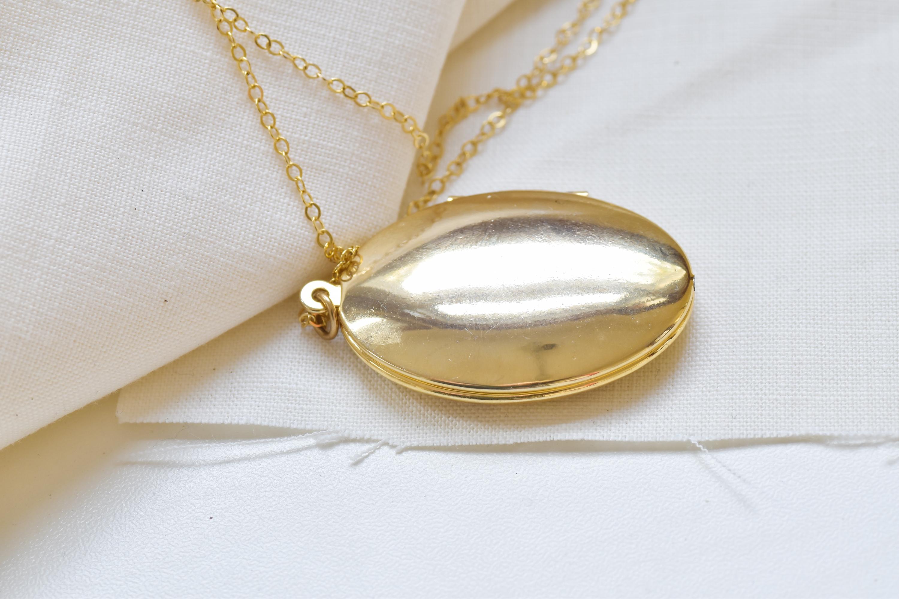 Vintage Enamel Flower Oval Locket