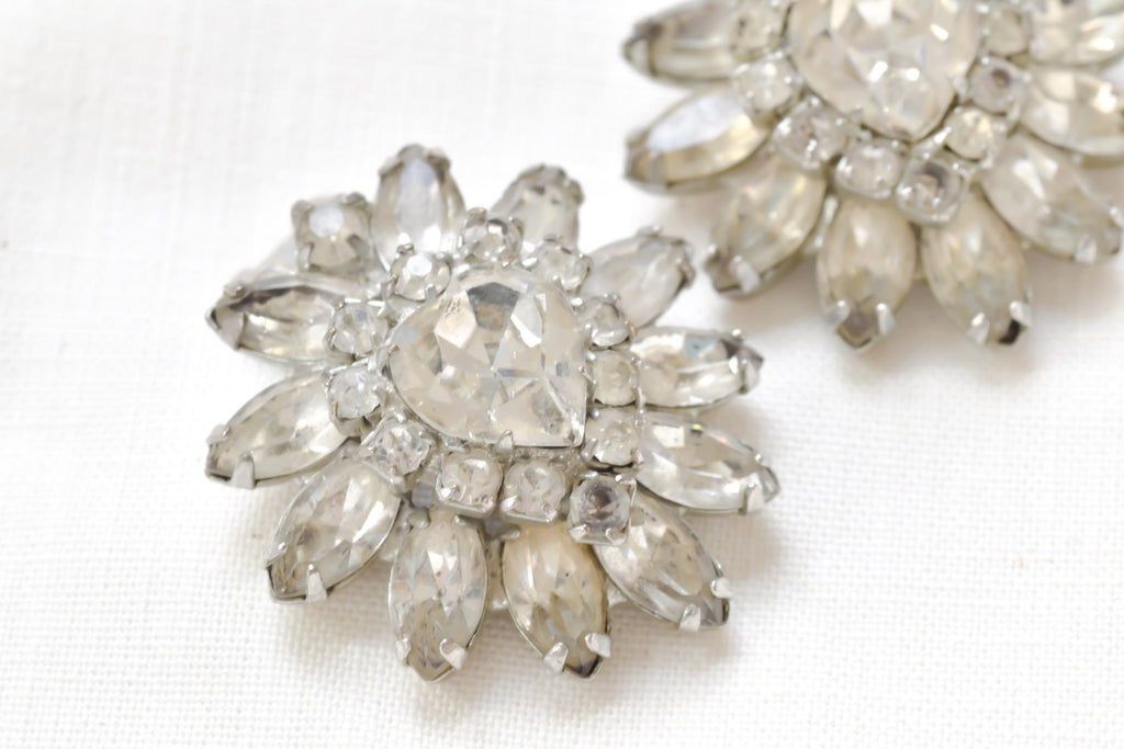 Vintage Weiss Rhinestone Clip On Earrings