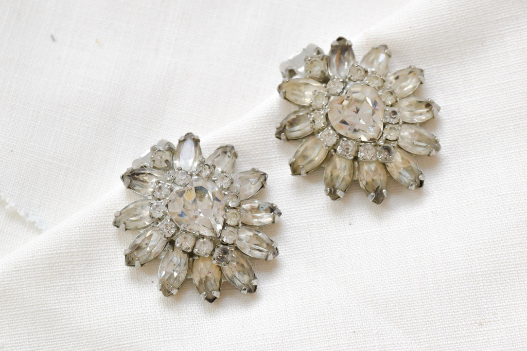 Vintage Weiss Rhinestone Clip On Earrings
