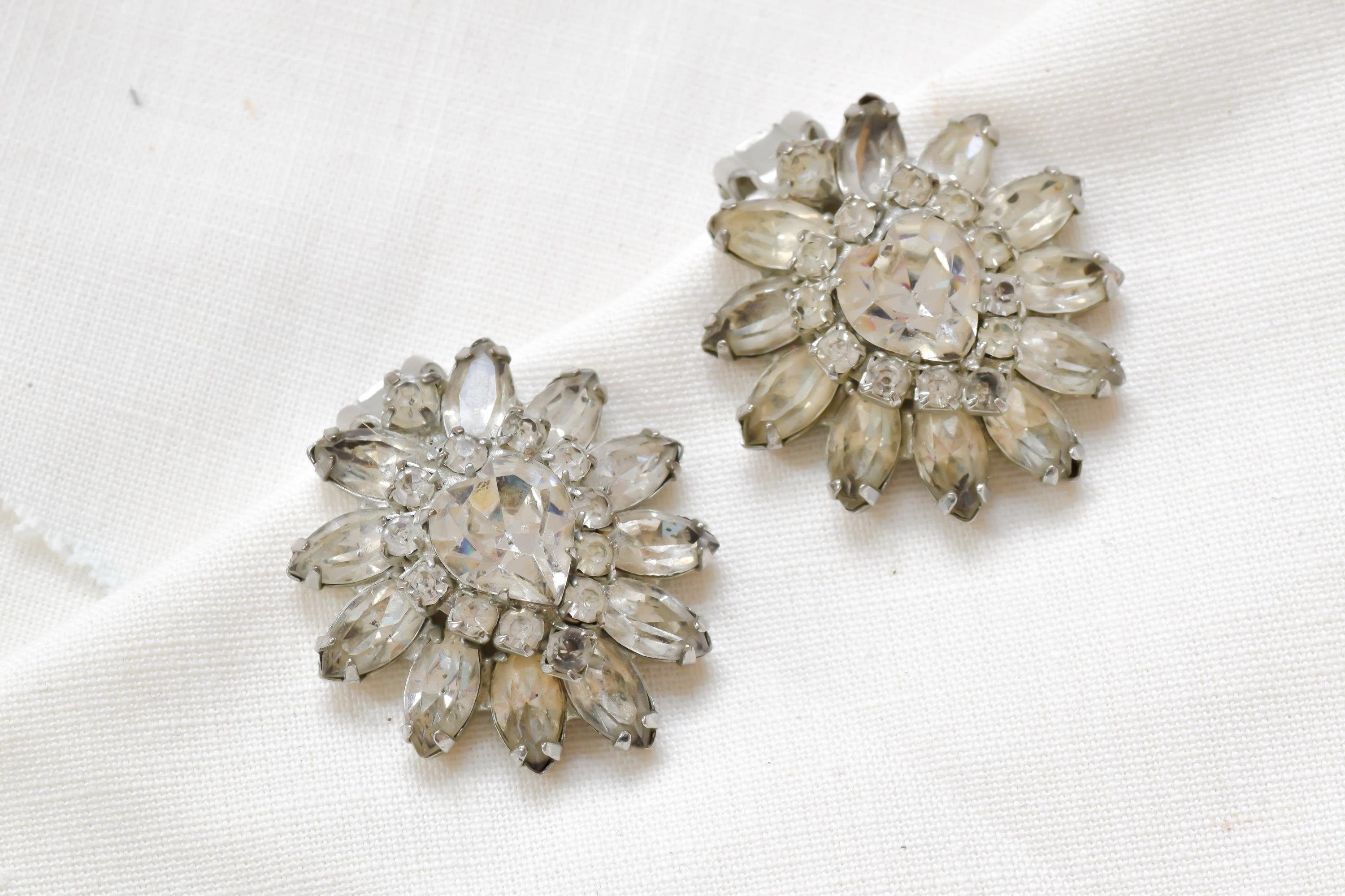 Vintage Weiss Rhinestone Clip On Earrings