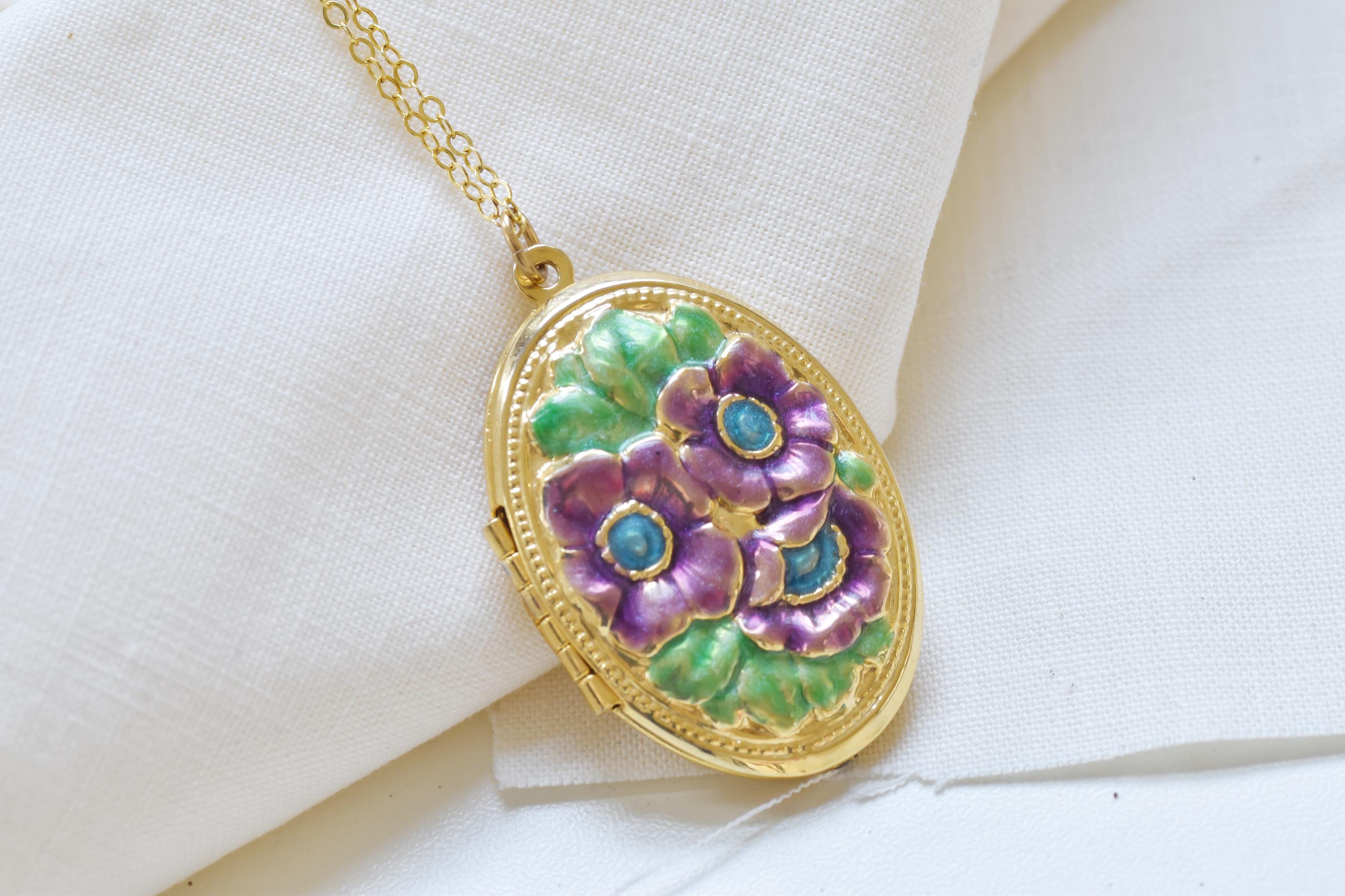 Vintage Enamel Flower Oval Locket