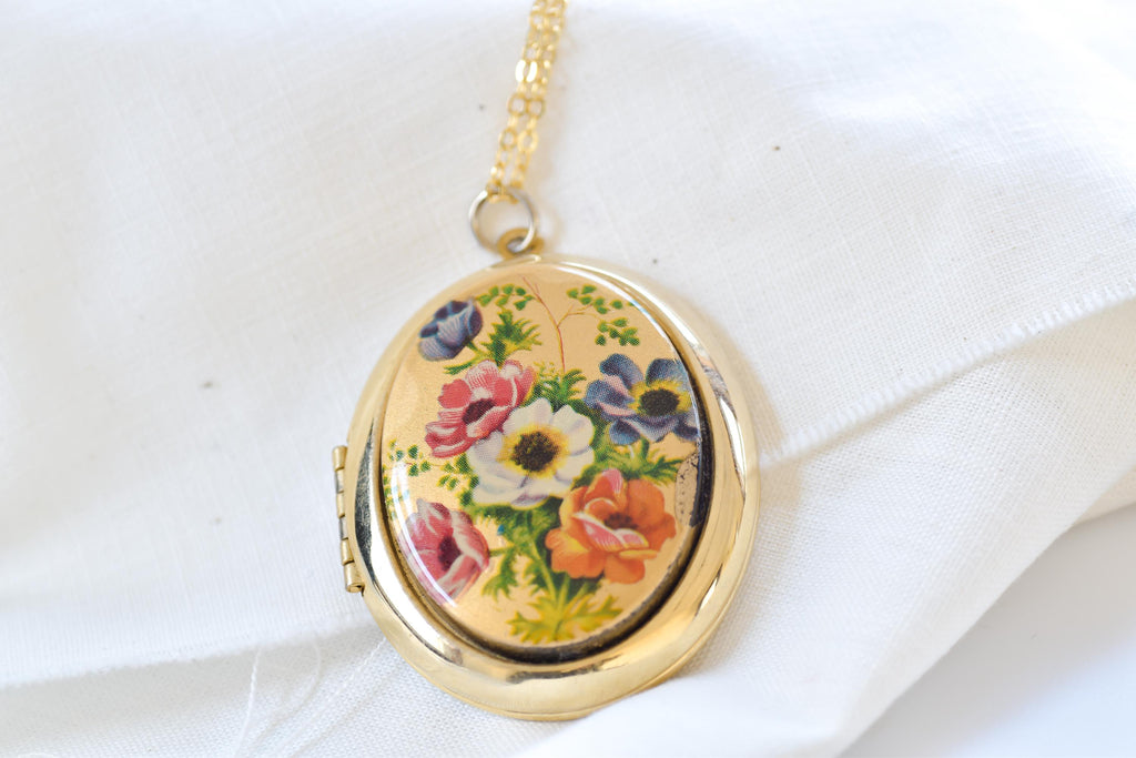 Antique Style Vintage Oval Locket Floral Pendant Necklace | Gold Plated Estate Charm Flower