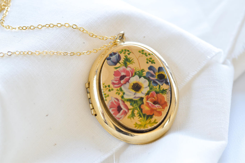 Antique Style Vintage Oval Locket Floral Pendant Necklace | Gold Plated Estate Charm Flower
