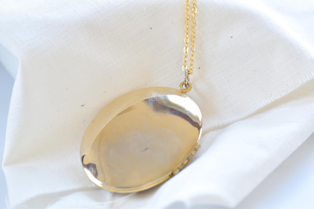 Antique Style Vintage Oval Locket Floral Pendant Necklace | Gold Plated Estate Charm Flower