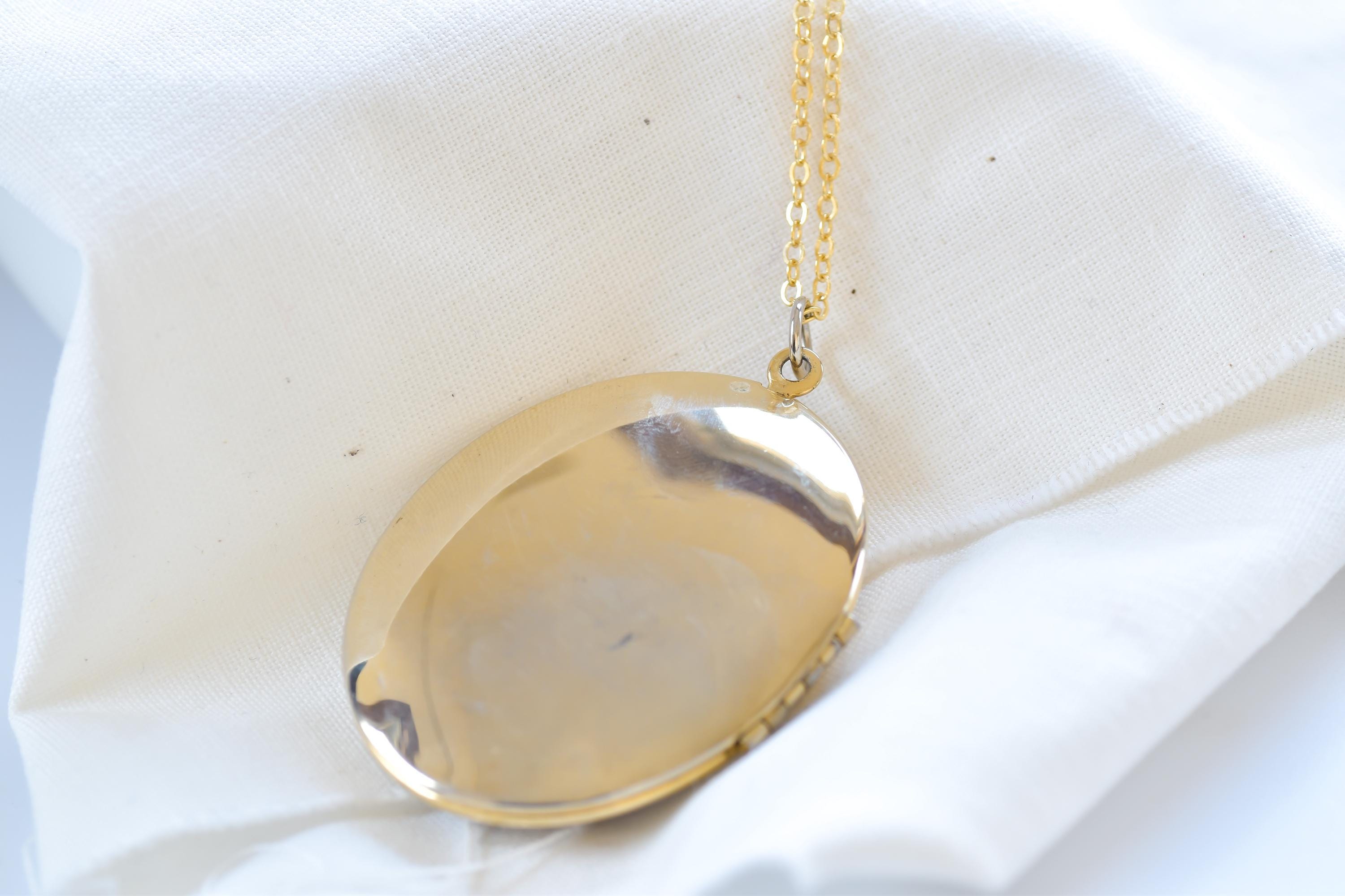 Antique Style Vintage Oval Locket Floral Pendant Necklace | Gold Plated Estate Charm Flower