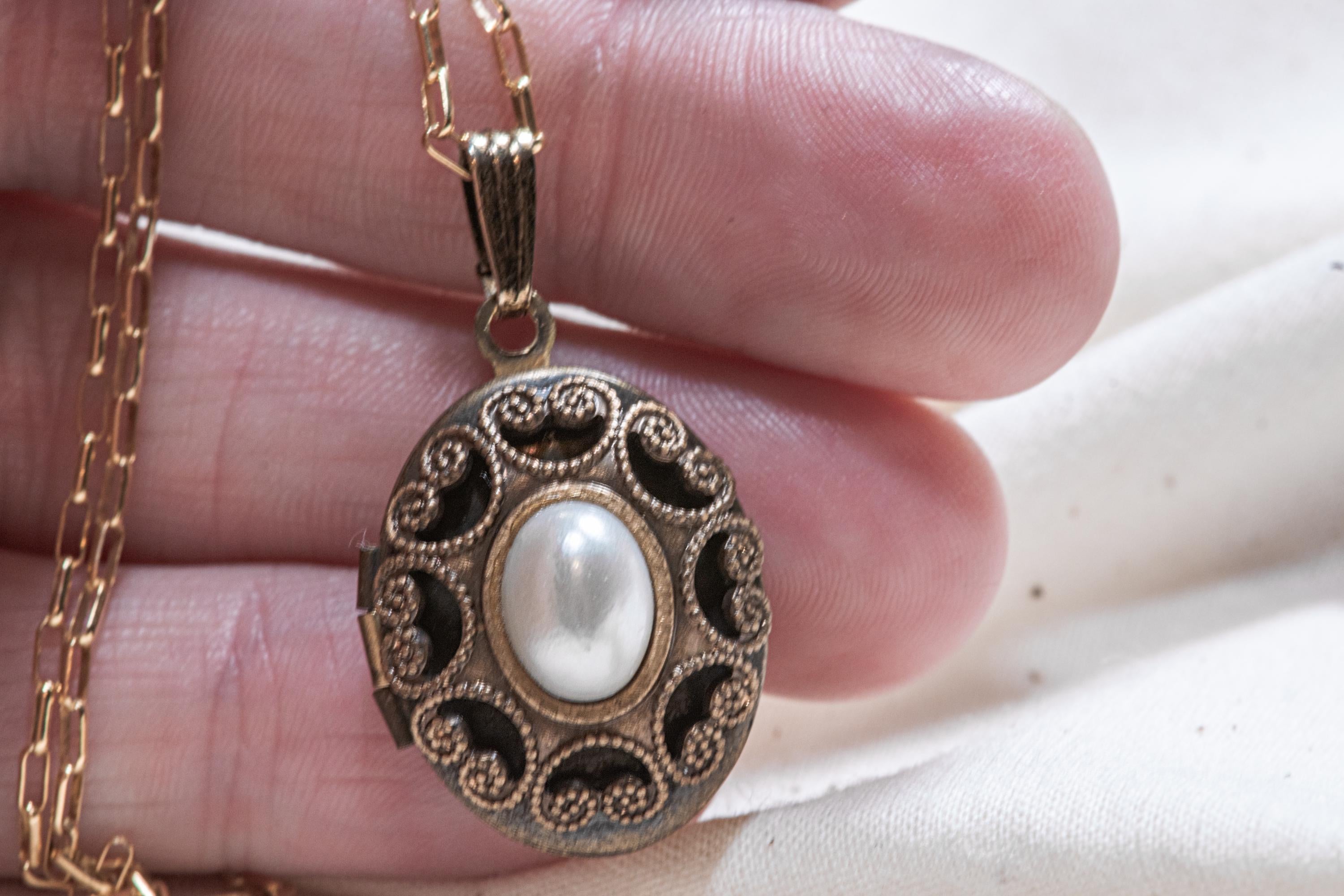 Vintage Filigree Oval Locket