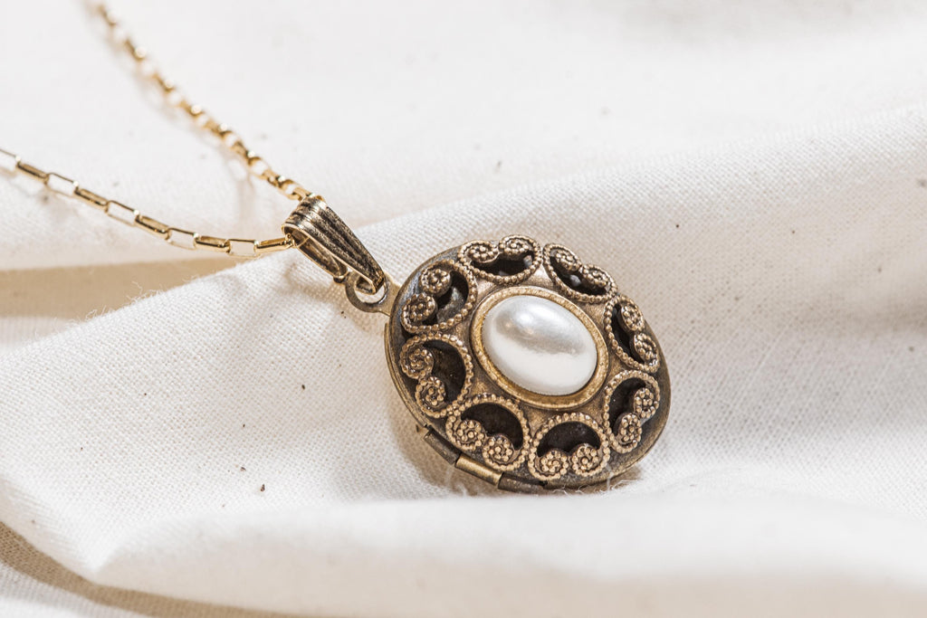 Vintage Filigree Oval Locket