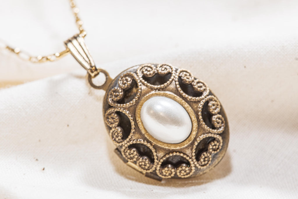 Vintage Filigree Oval Locket