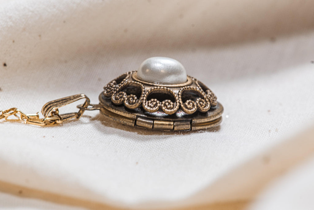 Vintage Filigree Oval Locket