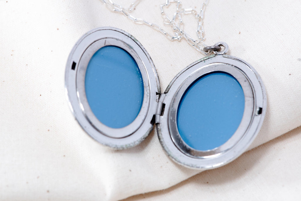 Vintage Silver Oval Locket Necklace  Photo Keepsake, Sterling Silver Chain