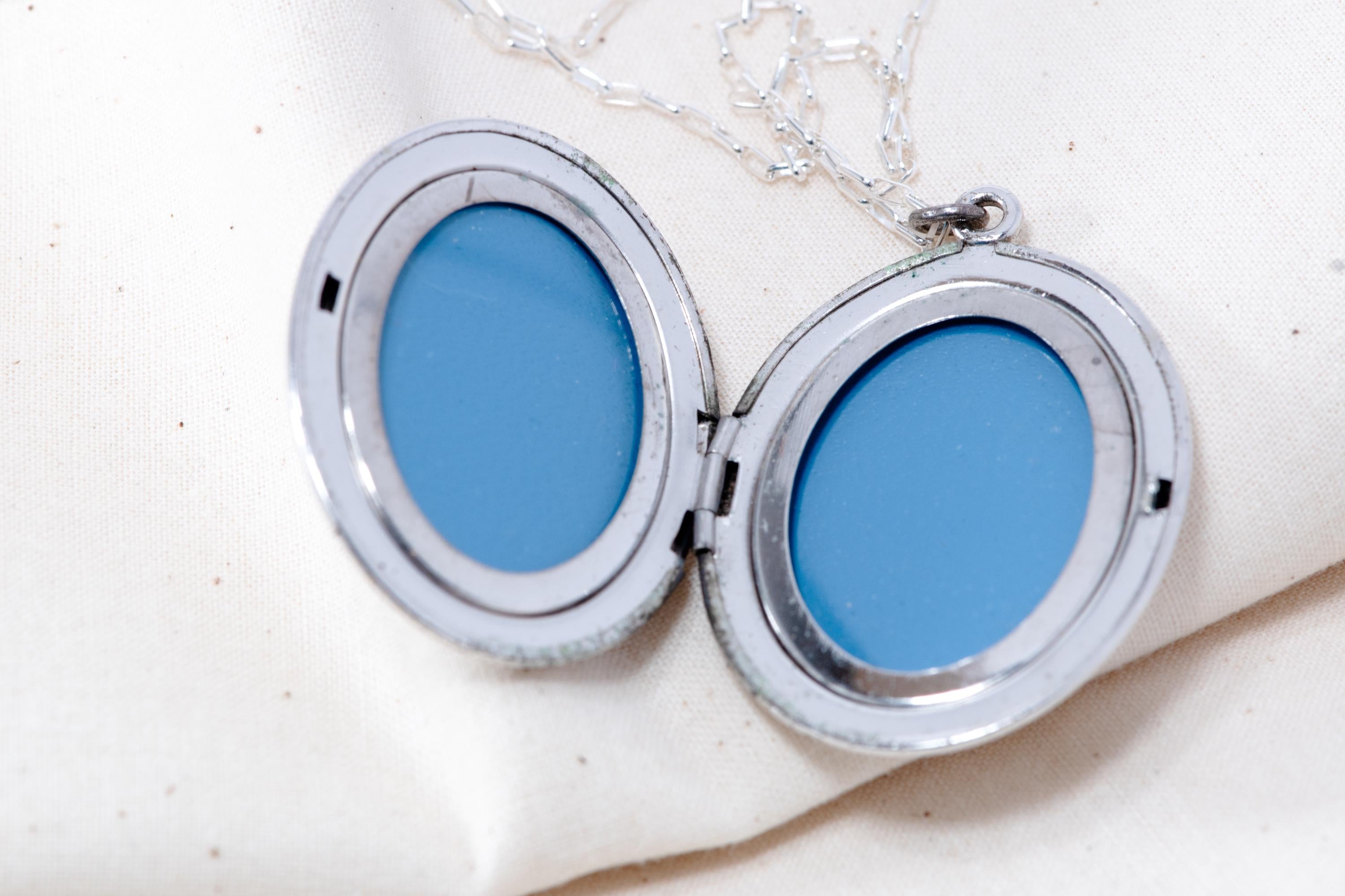 Vintage Silver Oval Locket Necklace  Photo Keepsake, Sterling Silver Chain