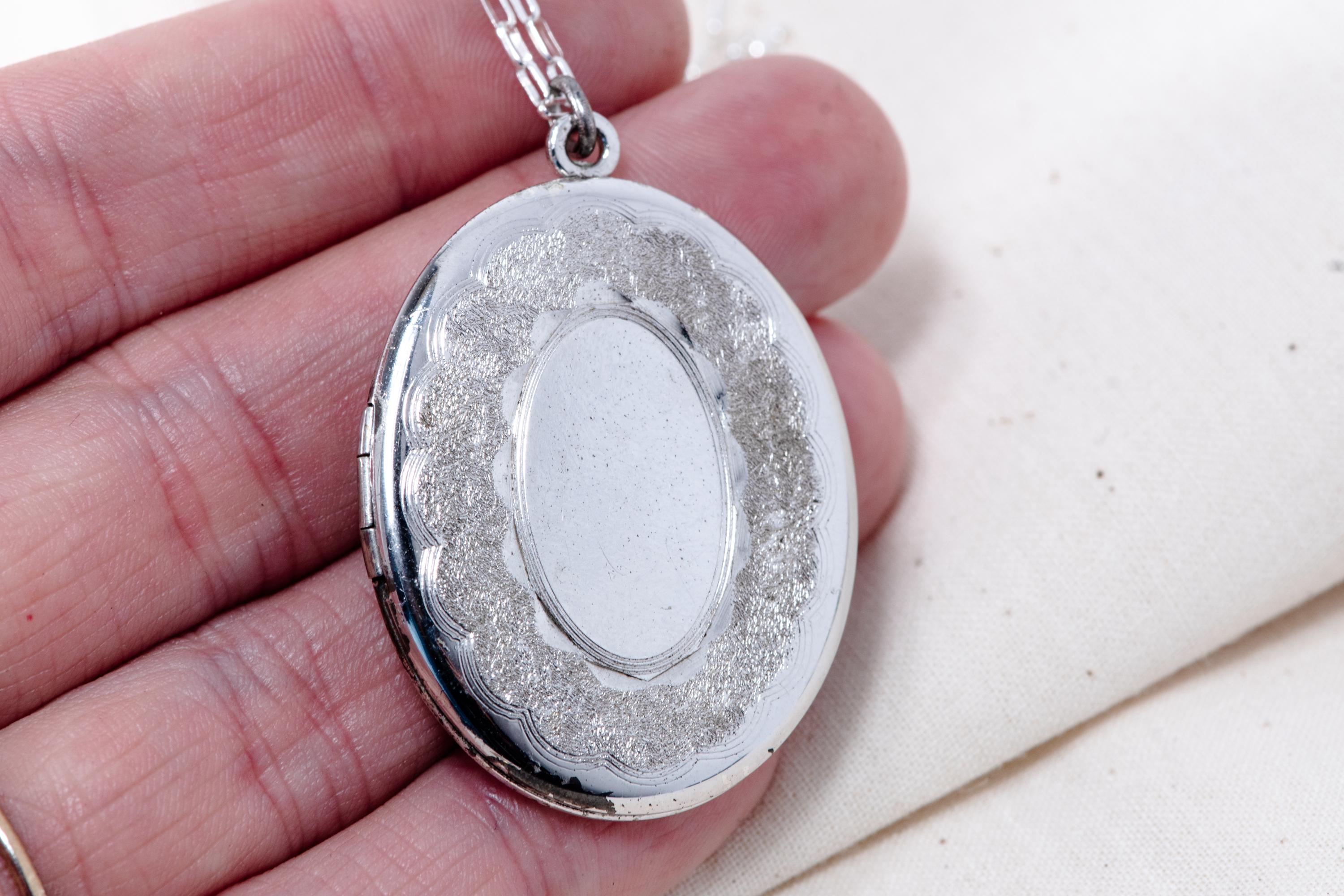 Vintage Silver Oval Locket Necklace  Photo Keepsake, Sterling Silver Chain