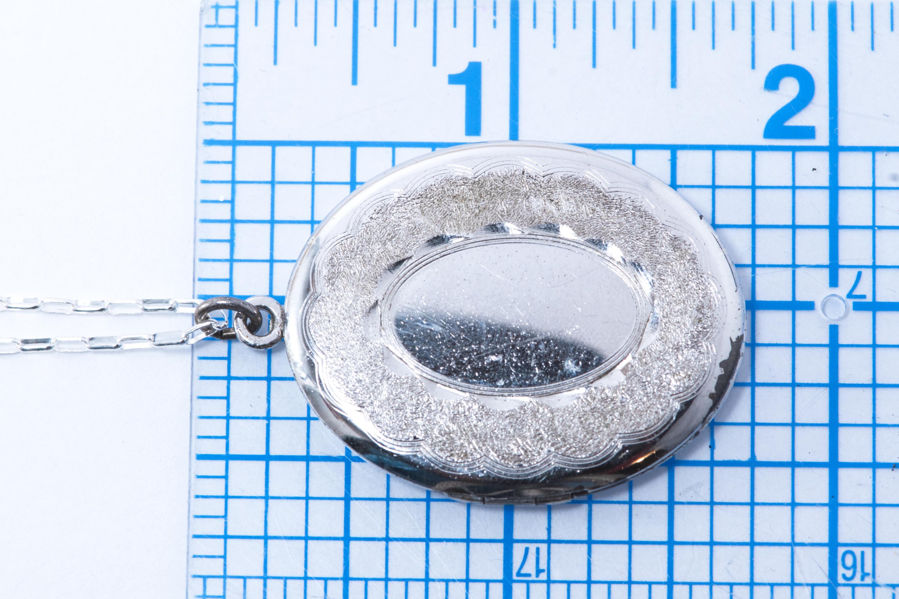 Vintage Silver Oval Locket Necklace  Photo Keepsake, Sterling Silver Chain