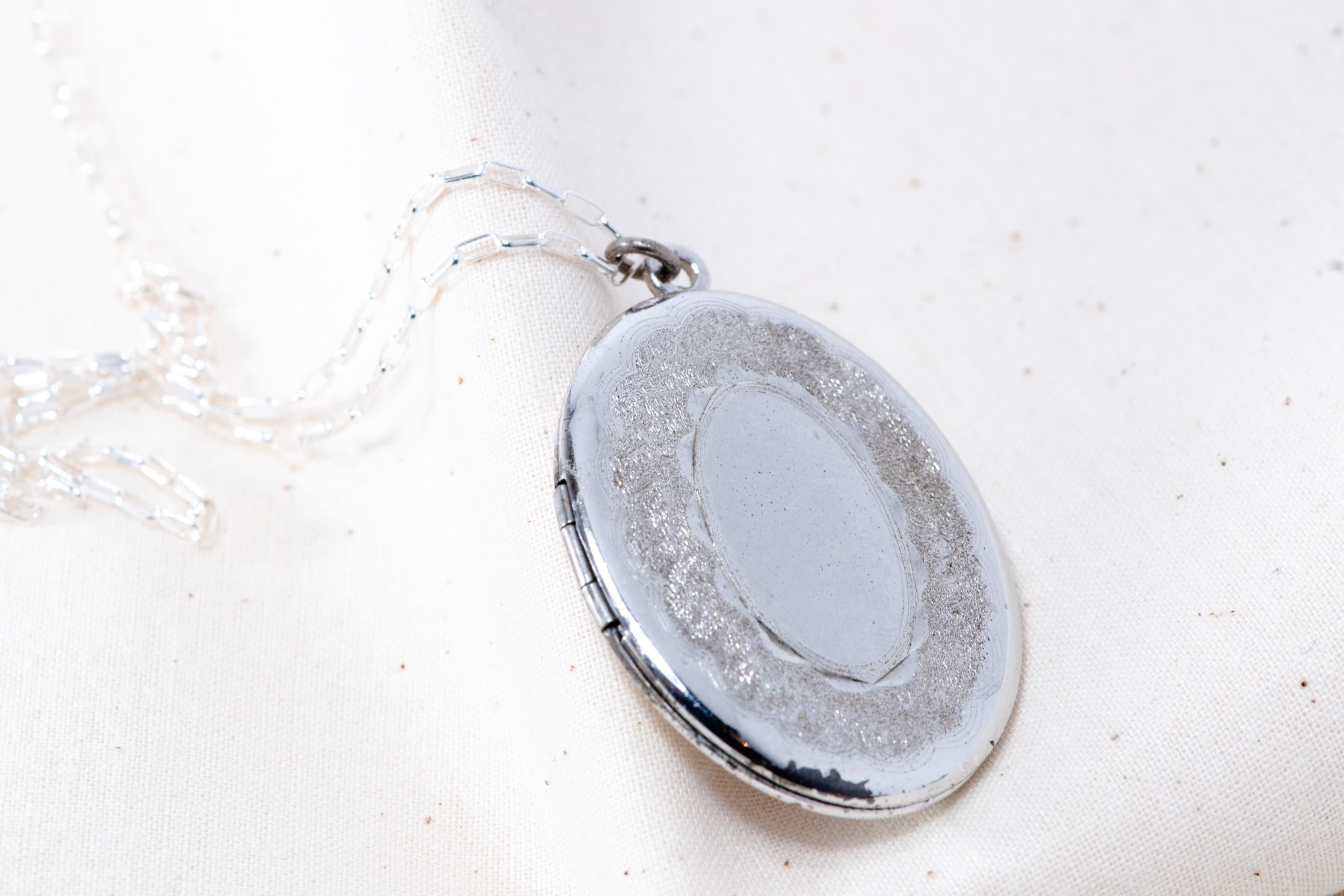 Vintage Silver Oval Locket Necklace  Photo Keepsake, Sterling Silver Chain