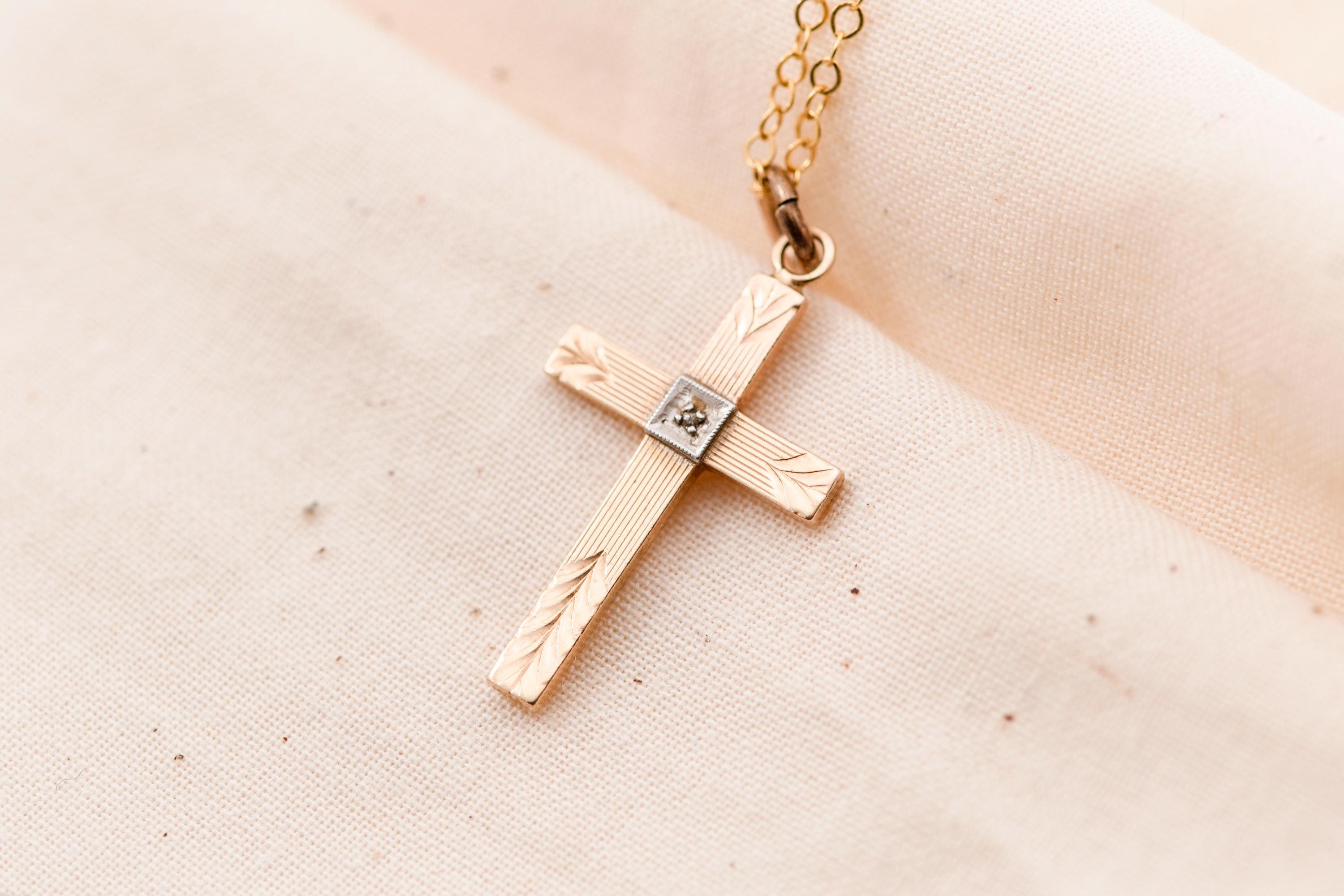 Vintage 10K Gold Cross